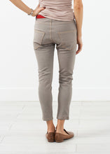 Load image into Gallery viewer, Belted Jeans