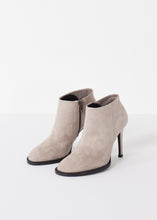 Load image into Gallery viewer, Camoscio Zip Heel
