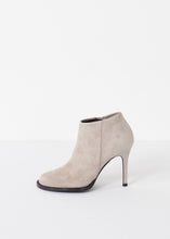 Load image into Gallery viewer, Camoscio Zip Heel
